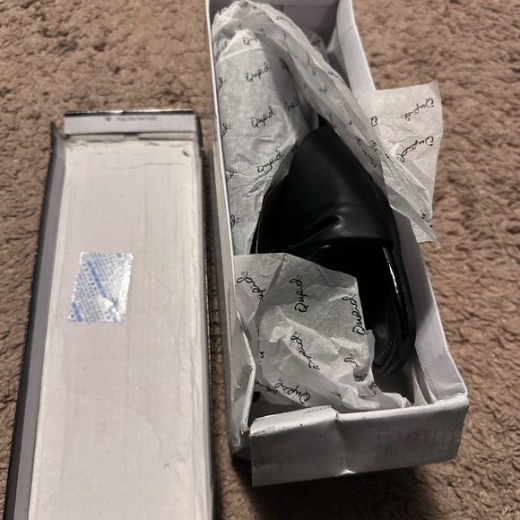 Women’s black sandals size 8 1/2 slip on - Picture 2 of 5